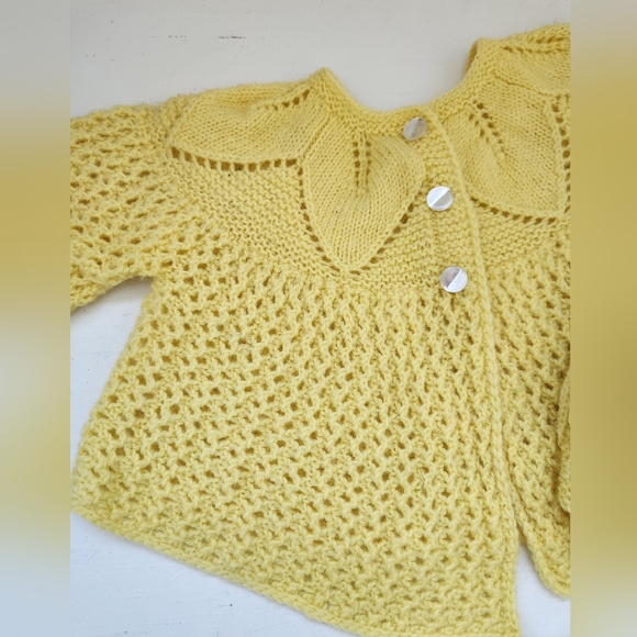 Handmade Baby Sweater and Bonnet 0-6 Months NEW - Picture 2 of 9